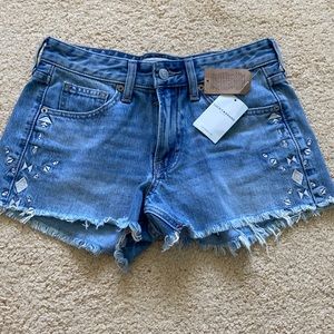 Lucky Brand shorts!! size 00, BRAND NEW! Has detail on the side of the shorts!